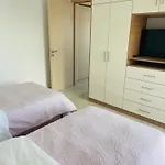 شقة Jb